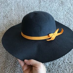 Like NEW Girls 4-6 grey felt floppy hat